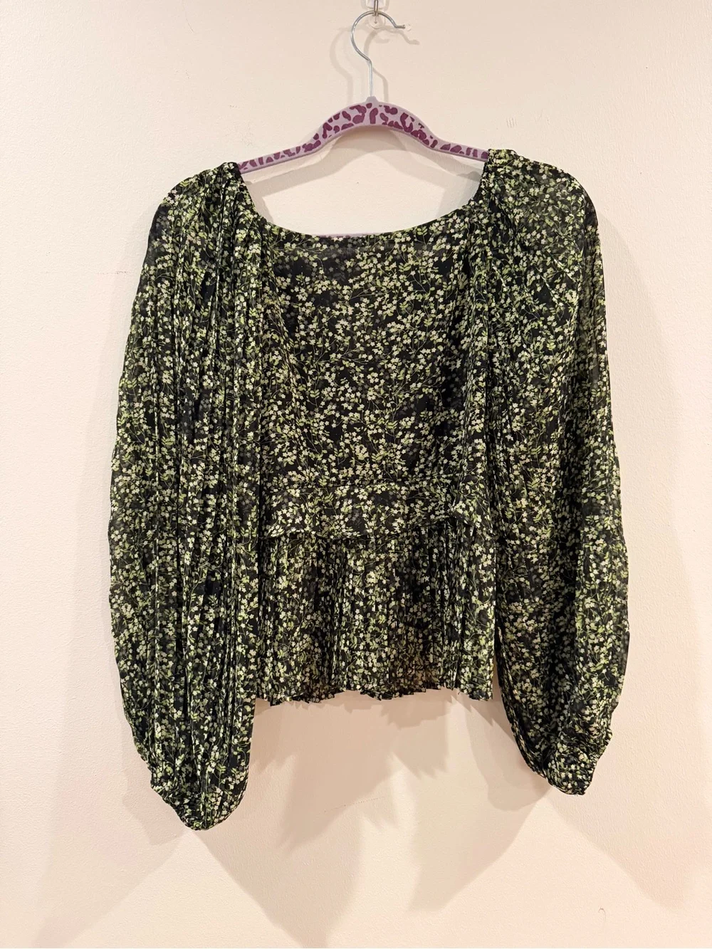 ASTR Black Floral V-Neck Puff Sleeve Blouse